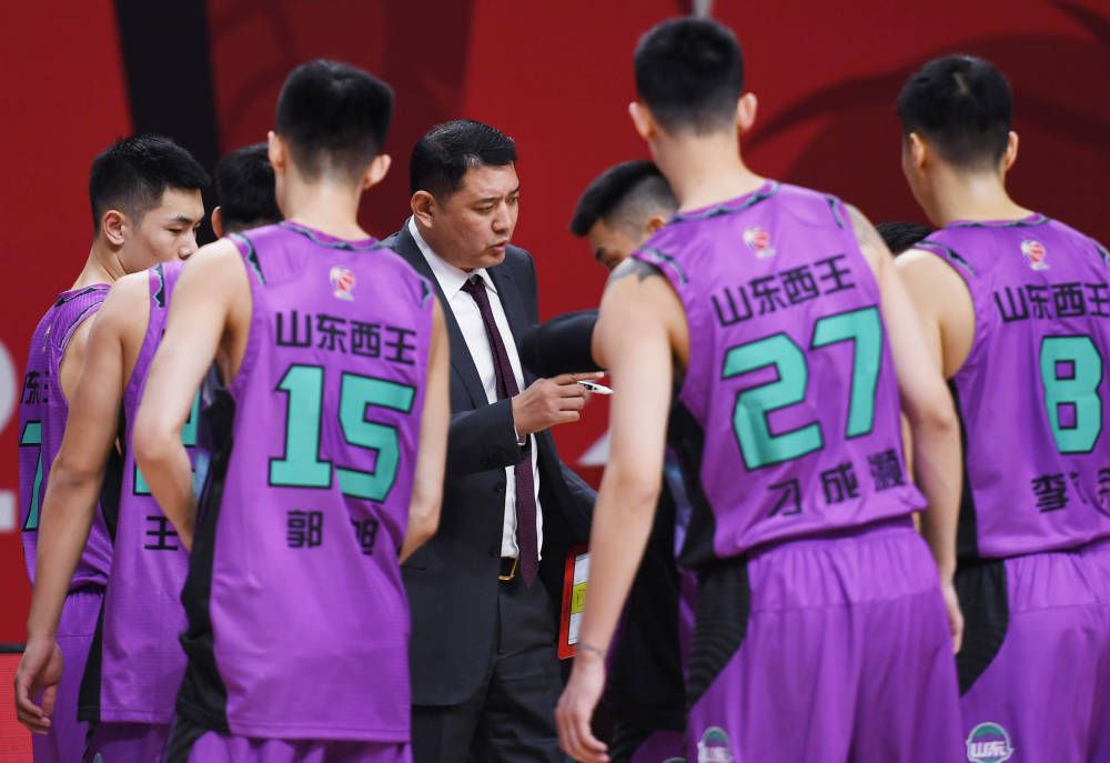 最终罗马主场3-1击败乌迪内斯，升至积分榜第五位，距离前四仅有3分差距。